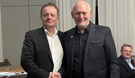 v.l. Präsident Werner Oeckler und Clubmeister Robert Steinmüller