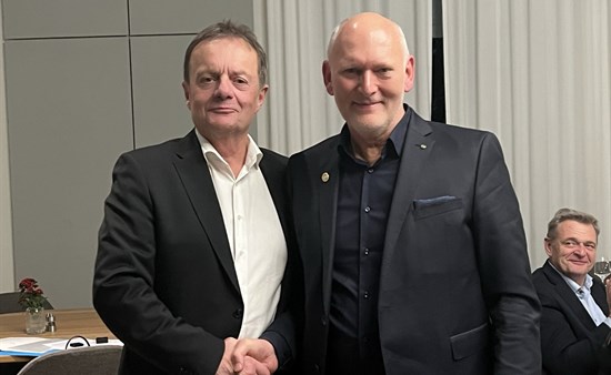 v.l. Präsident Werner Oeckler und Clubmeister Robert Steinmüller